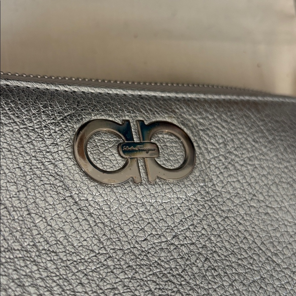 Salvatore Ferragamo Silver Argento Women's Zip Wallet - Picture 5 of 9